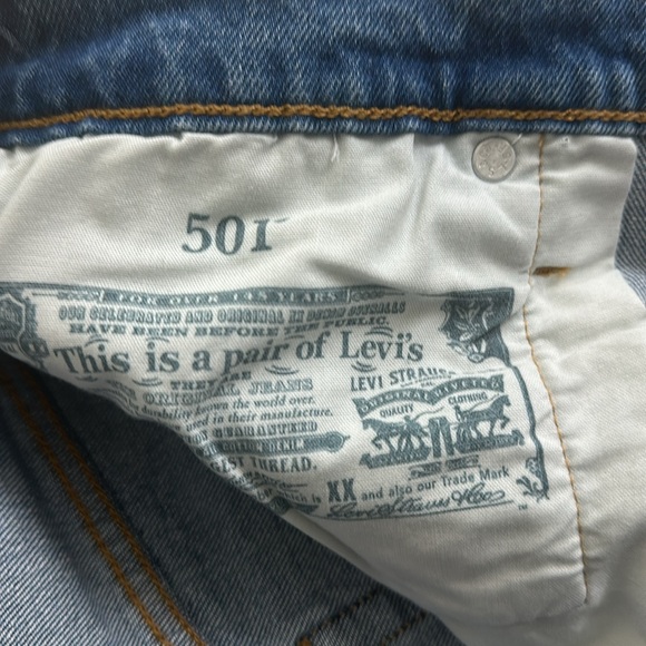 Womens Levi 501 Jean Short, W28 - Picture 2 of 4